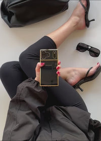 ["Elite", "Collection", "-", "SQUARE®", "Gilded", "Onyx", "Elegance", "iPhone", "Case"]